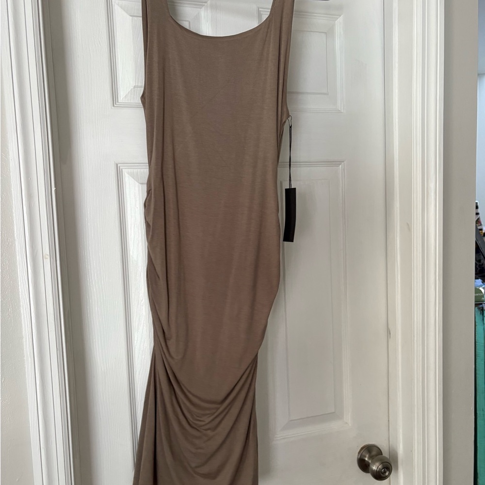 Chic Sleeveless Tan Maxi Dress